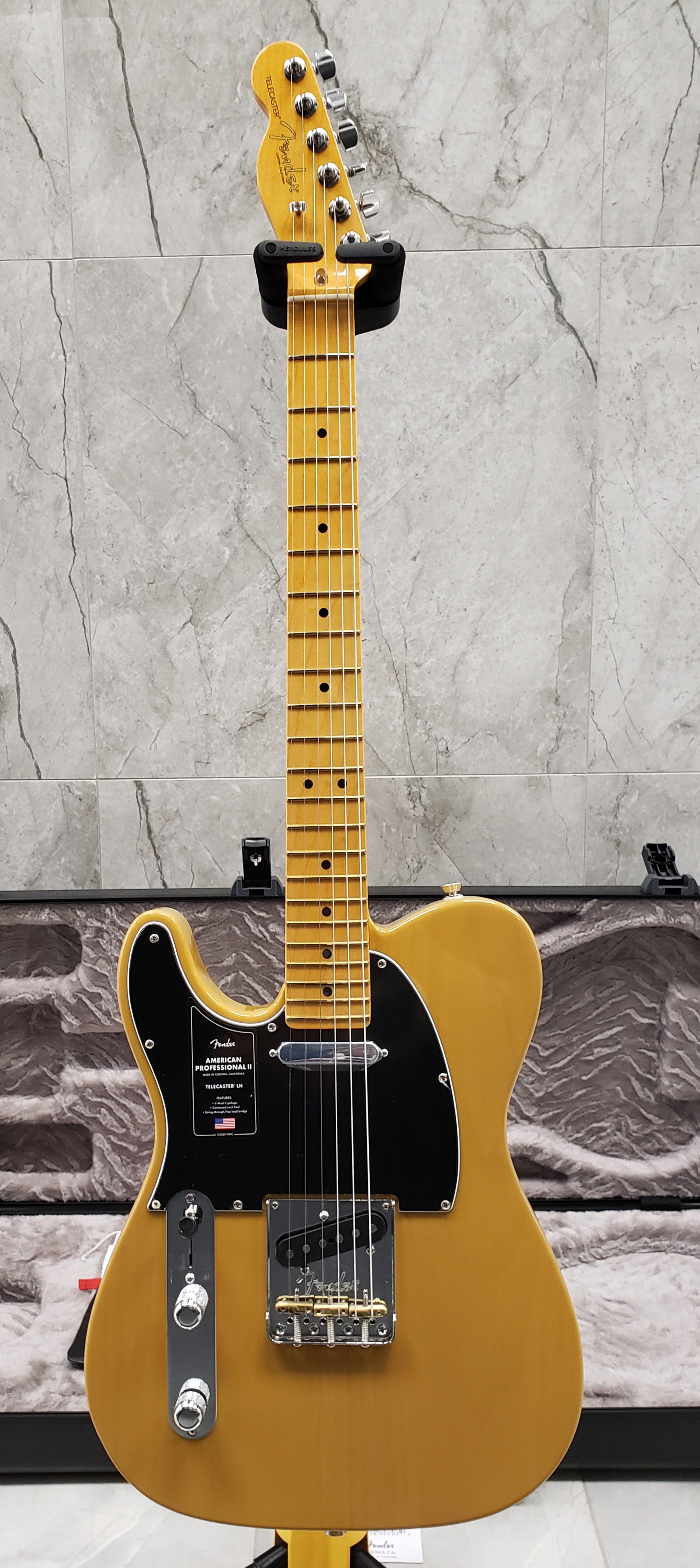 Fender American Professional II Telecaster Left Handed Maple Fingerboard  Butterscotch Blonde F-0113952750 SERIAL NUMBER US22176640 - 6.8 LBS