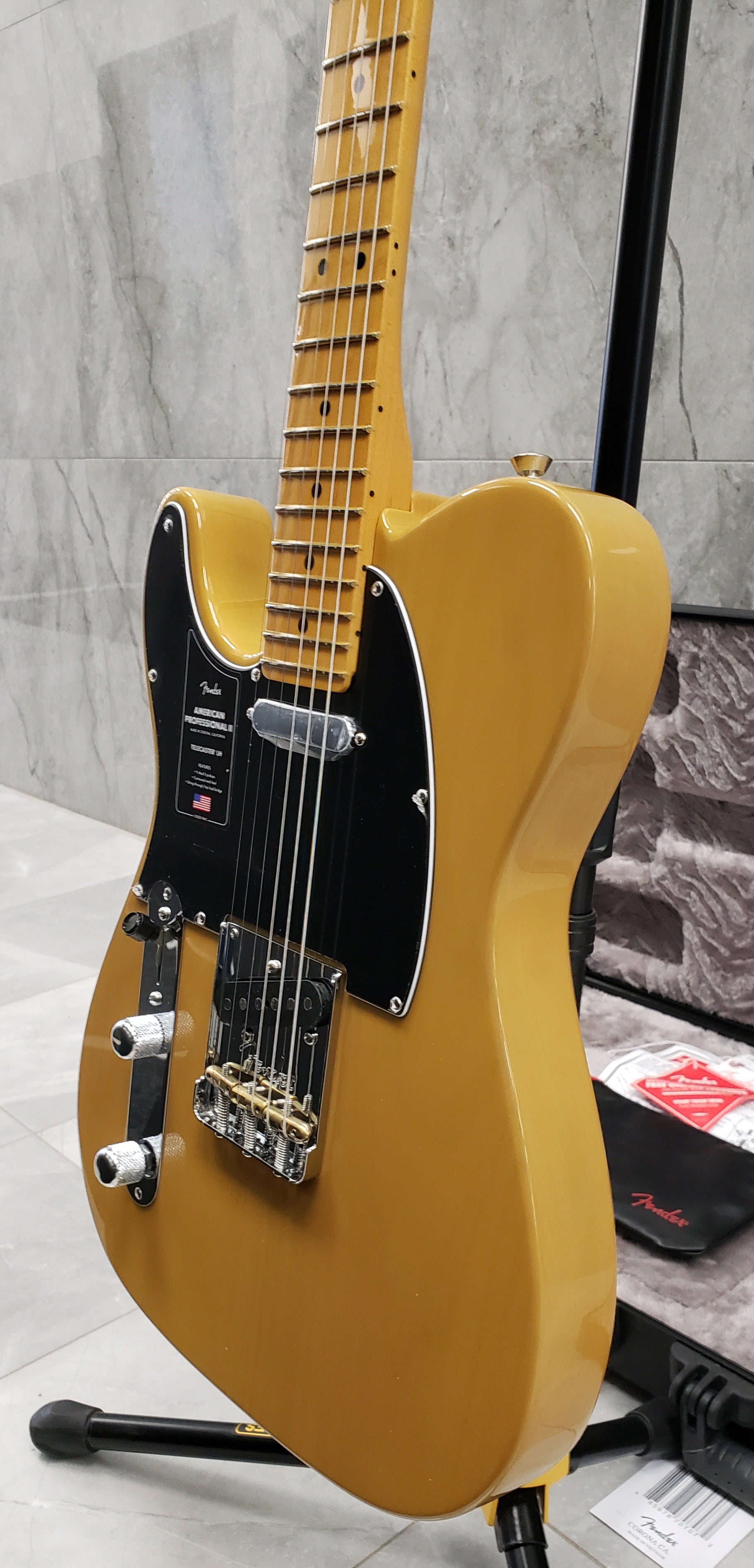 Fender American Professional II Telecaster Left Handed Maple Fingerboard Butterscotch Blonde F-0113952750