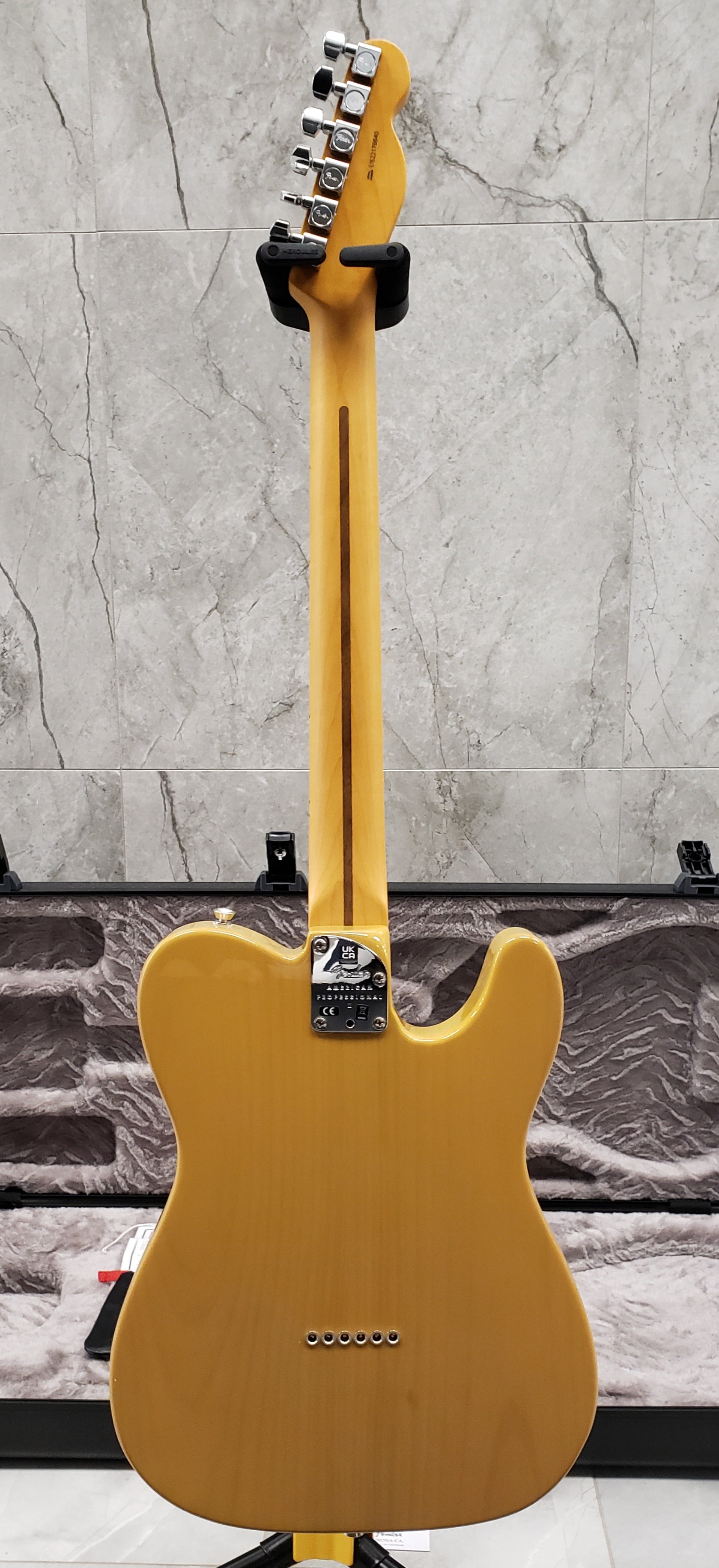 Fender American Professional II Telecaster Left Handed Maple Fingerboard Butterscotch Blonde F-0113952750 SERIAL NUMBER US22176640 - 6.8 LBS