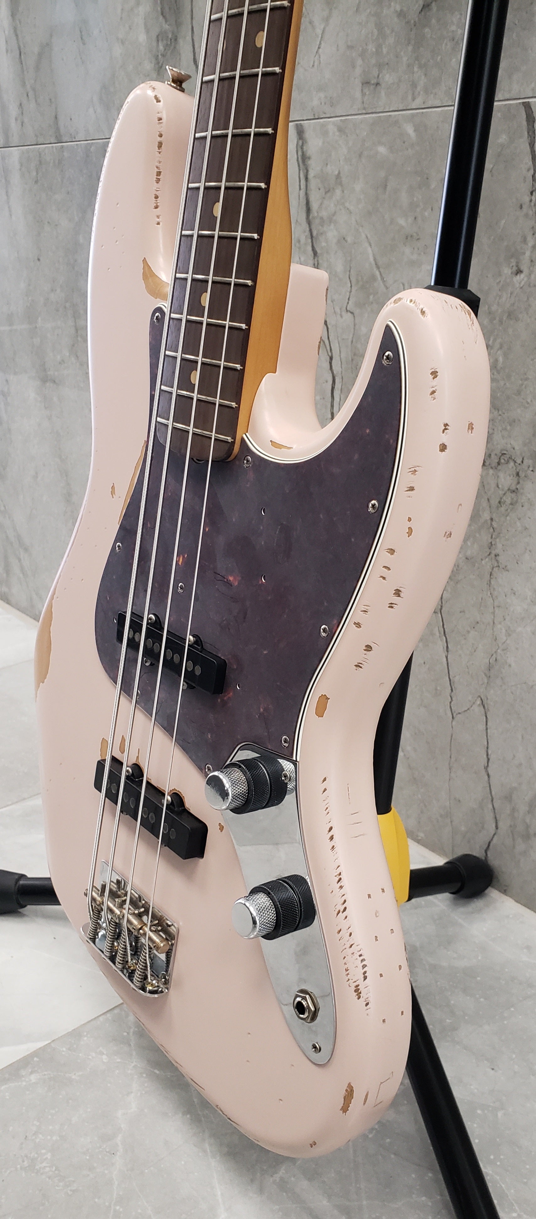 Fender Flea Jazz Bass Rosewood Fingerboard Roadworn Shell Pink 0141020356