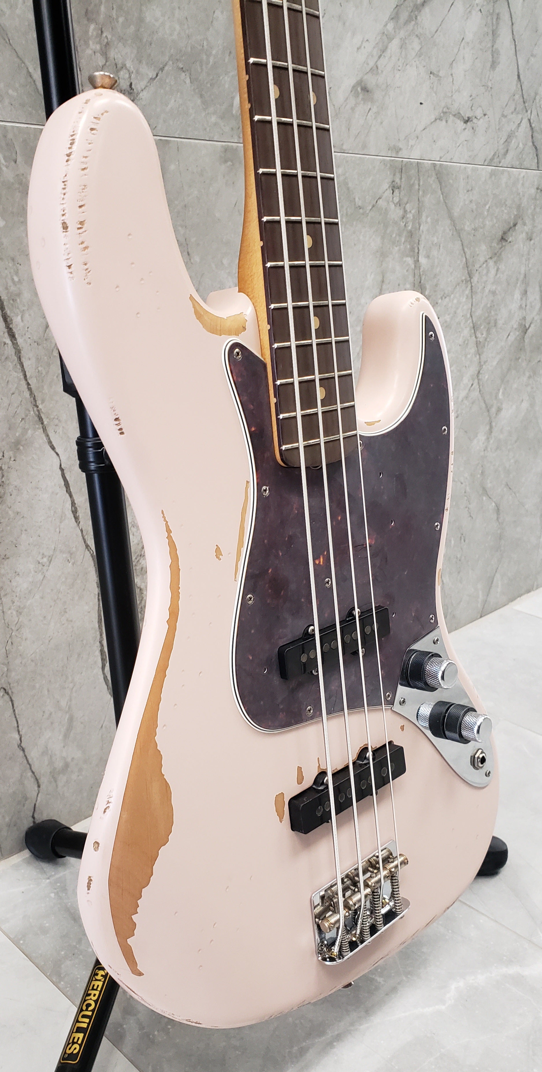 Fender Flea Jazz Bass Rosewood Fingerboard Roadworn Shell Pink 0141020356 SERIAL NUMBER MX22302831 8.6 LBS