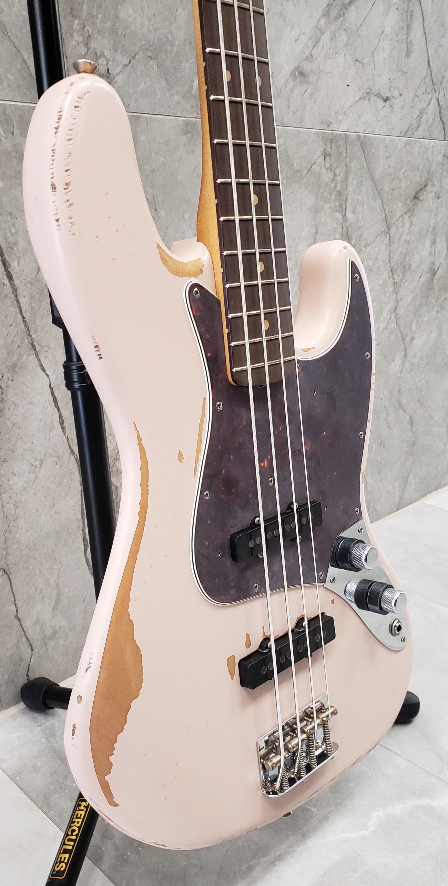 Fender Flea Jazz Bass Rosewood Fingerboard Roadworn Shell Pink 0141020356