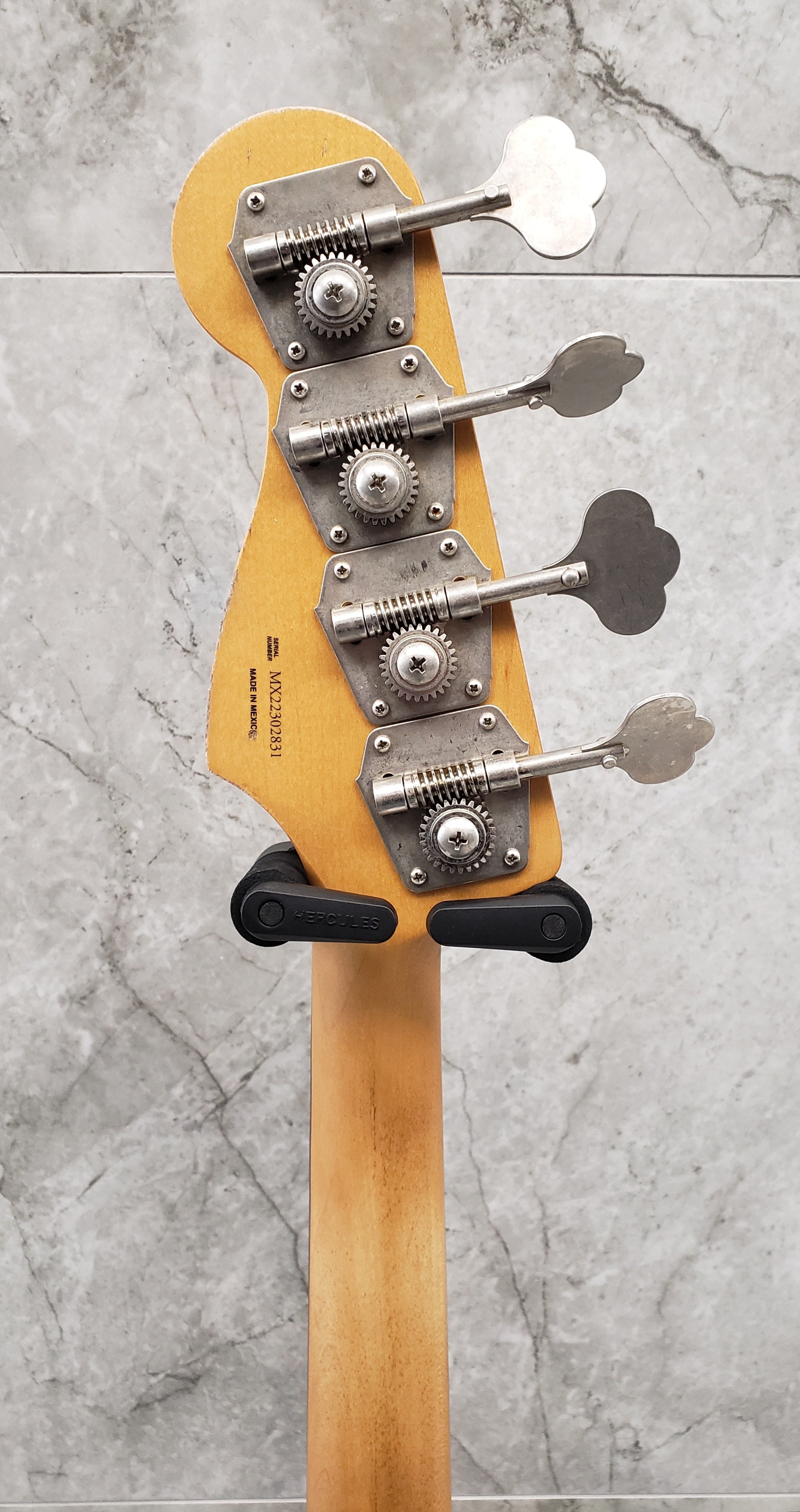 Fender Flea Jazz Bass Rosewood Fingerboard Roadworn Shell Pink 0141020356 SERIAL NUMBER MX22302831 8.6 LBS