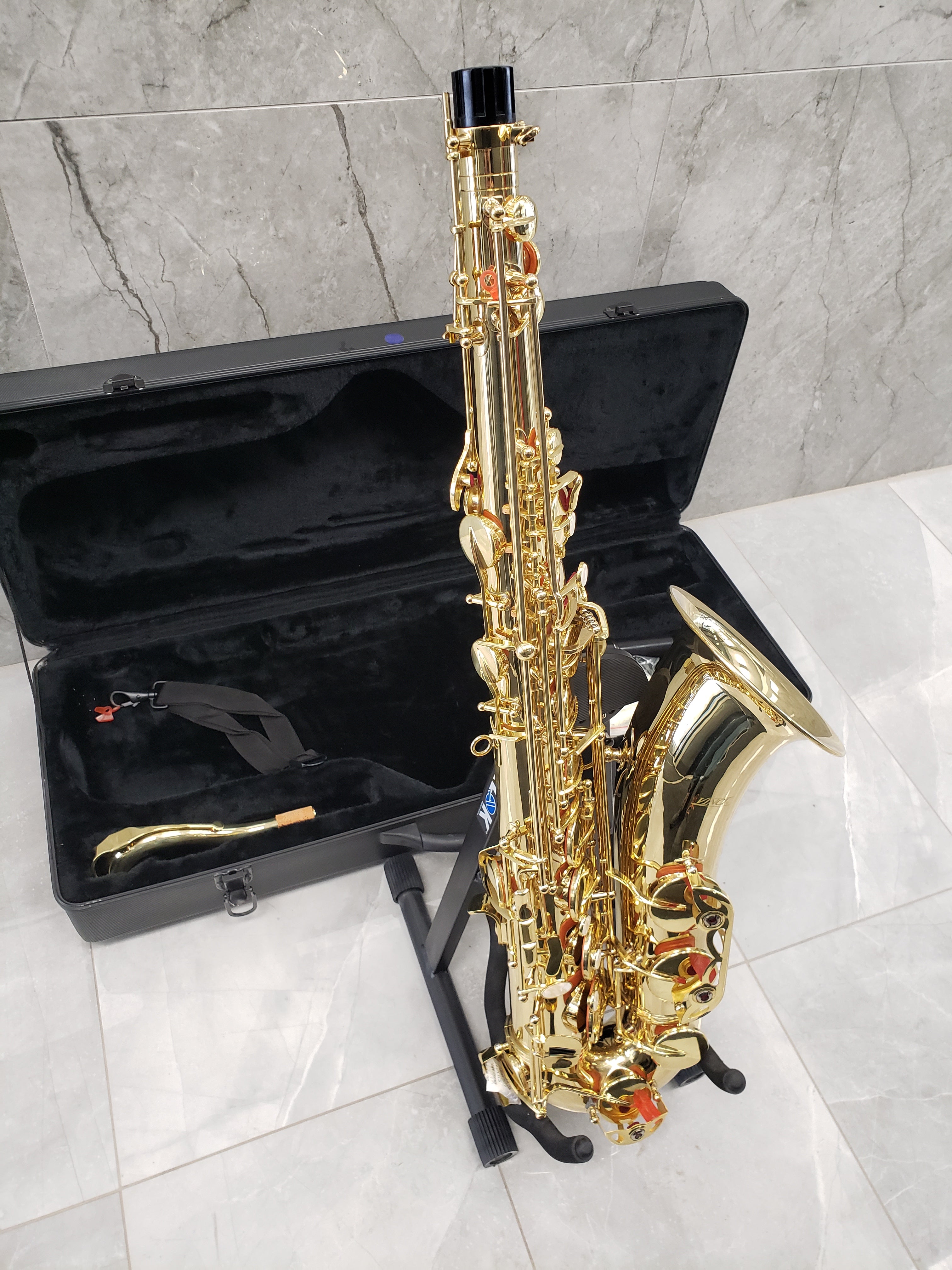 VINCI TENOR SAXOPHONE WITH CASE FLOOR MODEL