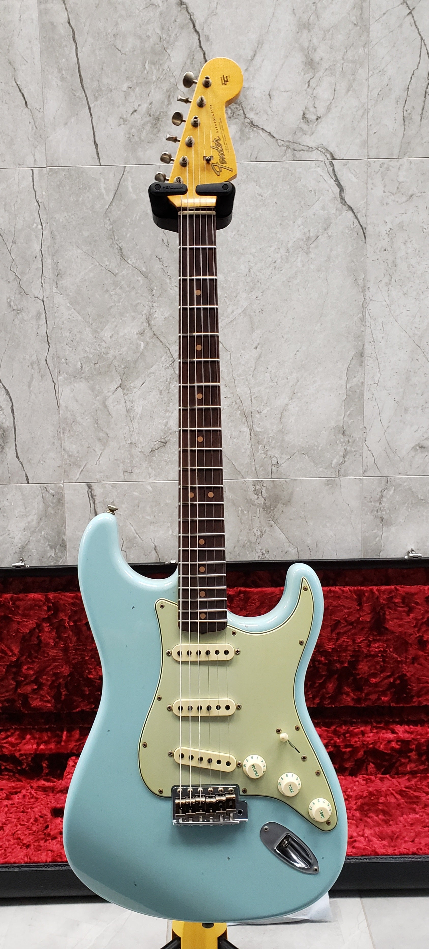 Fender Custom Shop 64 Stratocaster Journeyman Relic, Rosewood Fingerboard - Faded Aged Daphne Blue 9235001579