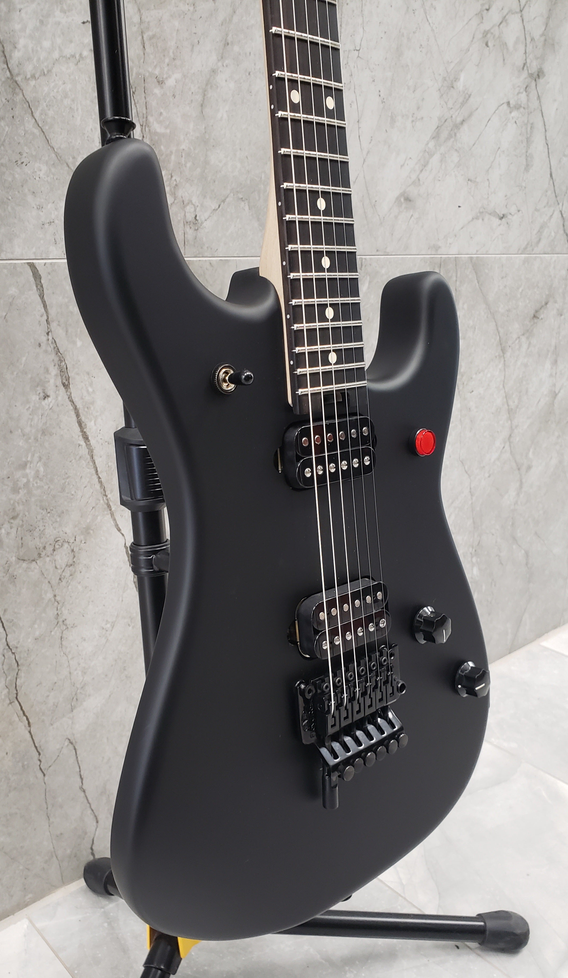 EVH 5150 Series Standard Ebony Fingerboard Stealth Black 5108001568