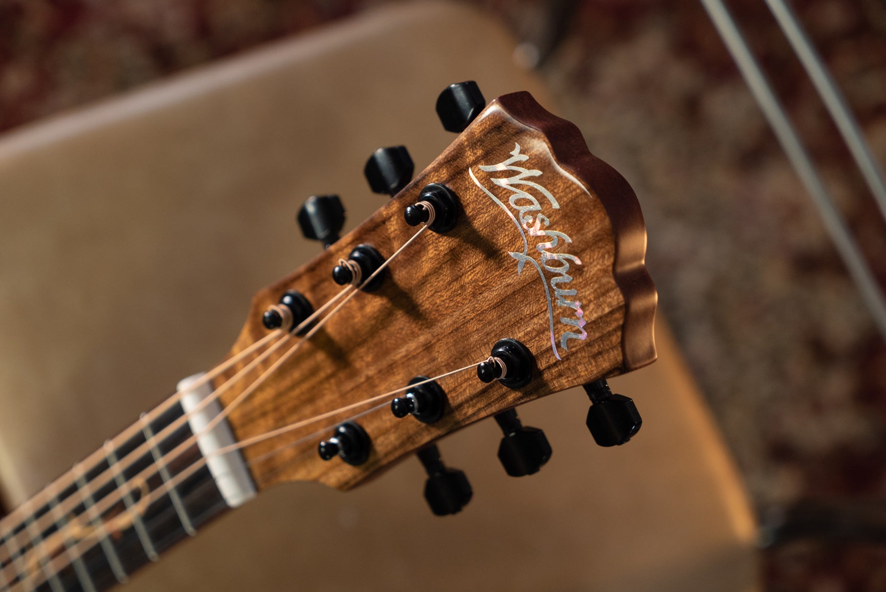 Washburn Bella Tono Studio 9 Vine Acoustic Guitar CE Spruce/Walnut BTS9VCECH-D