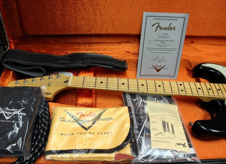 Fender Custom Shop 1969 Stratocaster Closet Classic Maple Neck Fade 3-Tone Sunburst 9231721897 - L.A. Music - Canada's Favourite Music Store!