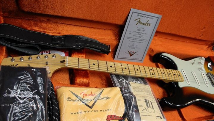 Fender Custom Shop 1969 Stratocaster Closet Classic Maple Neck Fade 3-Tone Sunburst 9231721897 - L.A. Music - Canada's Favourite Music Store!