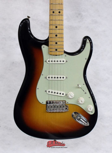 Fender Custom Shop 1969 Stratocaster Closet Classic Maple Neck Fade 3-Tone Sunburst 9231721897 - L.A. Music - Canada's Favourite Music Store!