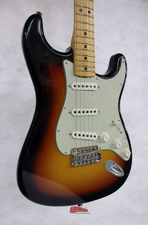 Fender Custom Shop 1969 Stratocaster Closet Classic Maple Neck Fade 3-Tone Sunburst 9231721897 - L.A. Music - Canada's Favourite Music Store!