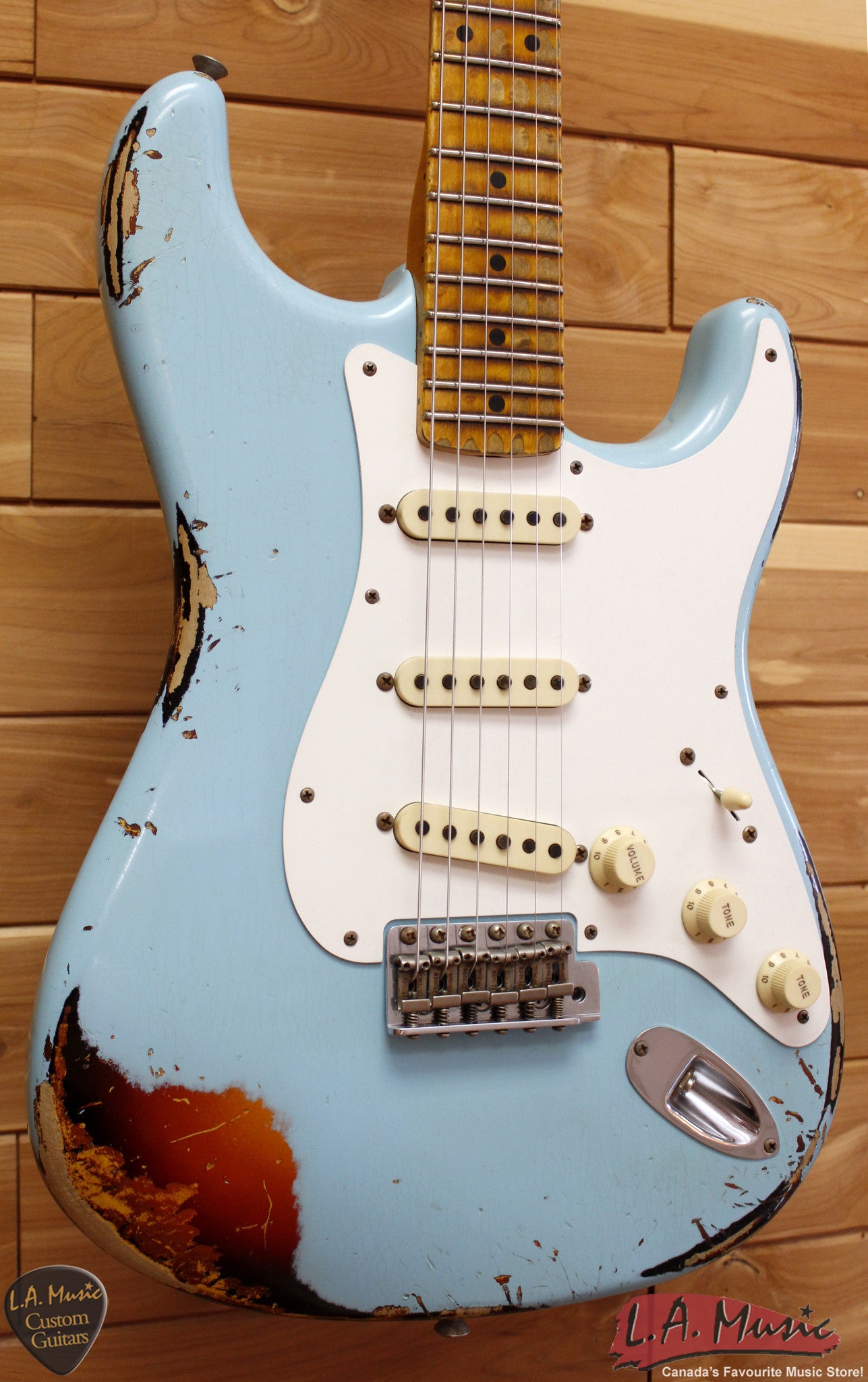 Fender Custom Shop Limited Edition Heavy Relic Mich Maker Daphne Blue Over 3-Tone Sunburst 1510060104 - L.A. Music - Canada's Favourite Music Store!