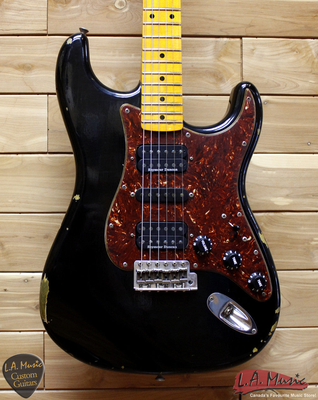 Black strat tortoise pickguard maple neck discount