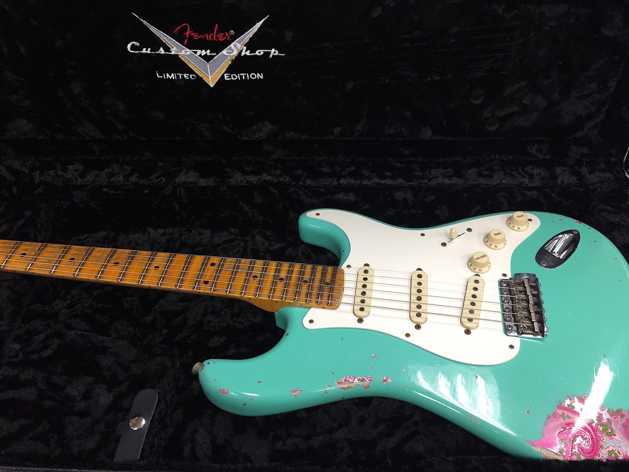 Fender Custom Shop Limited Edition 1957 Stratocaster Heavy Relic Sea Foam Green Over Paisley 9235302357 - L.A. Music - Canada's Favourite Music Store!