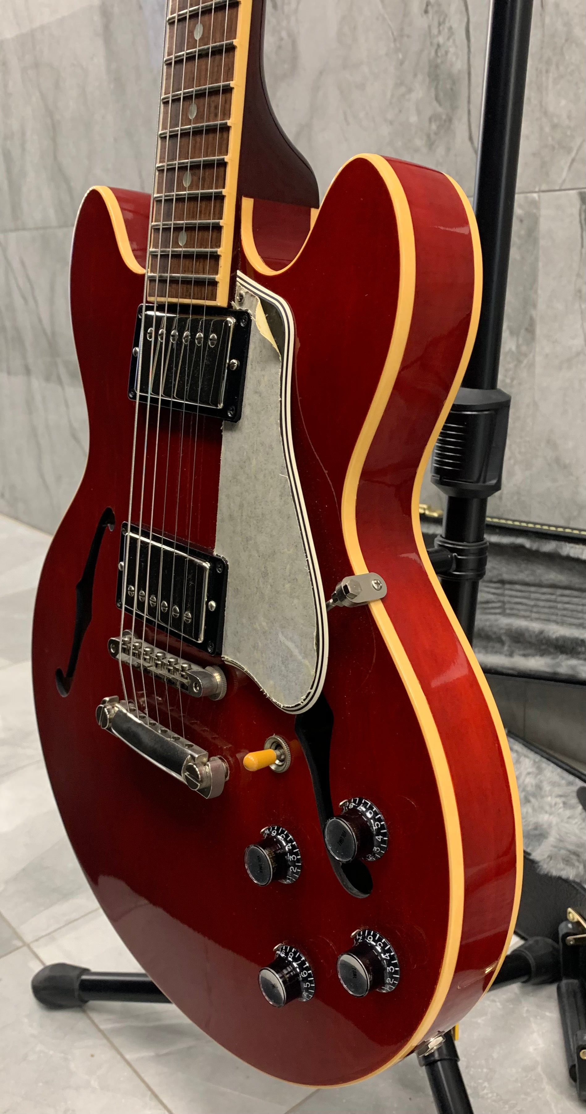 GIBSON ES 339 CHERRY GLOSS FINISH - USED 2008 - SEE PICTURES FOR DETAILS SERIAL NUMBER CS80792 - 8.0 LBS