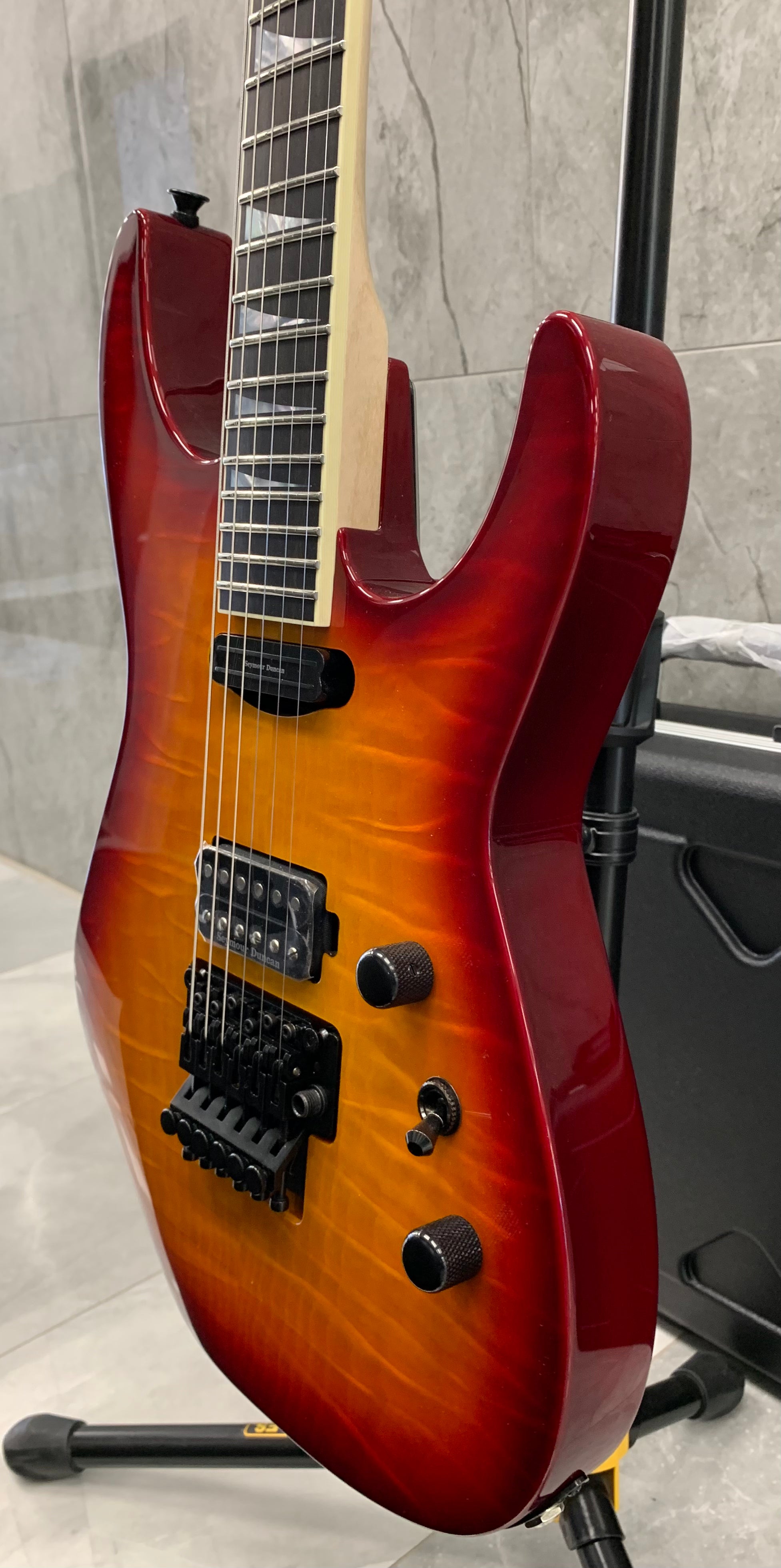 Jackson USA Custom Shop Custom Select Dinky HS Quilted Maple Top in Burnt Cherry Sunburst 2811002520 SERIAL NUMBER XN12324 - 8.0 LBS