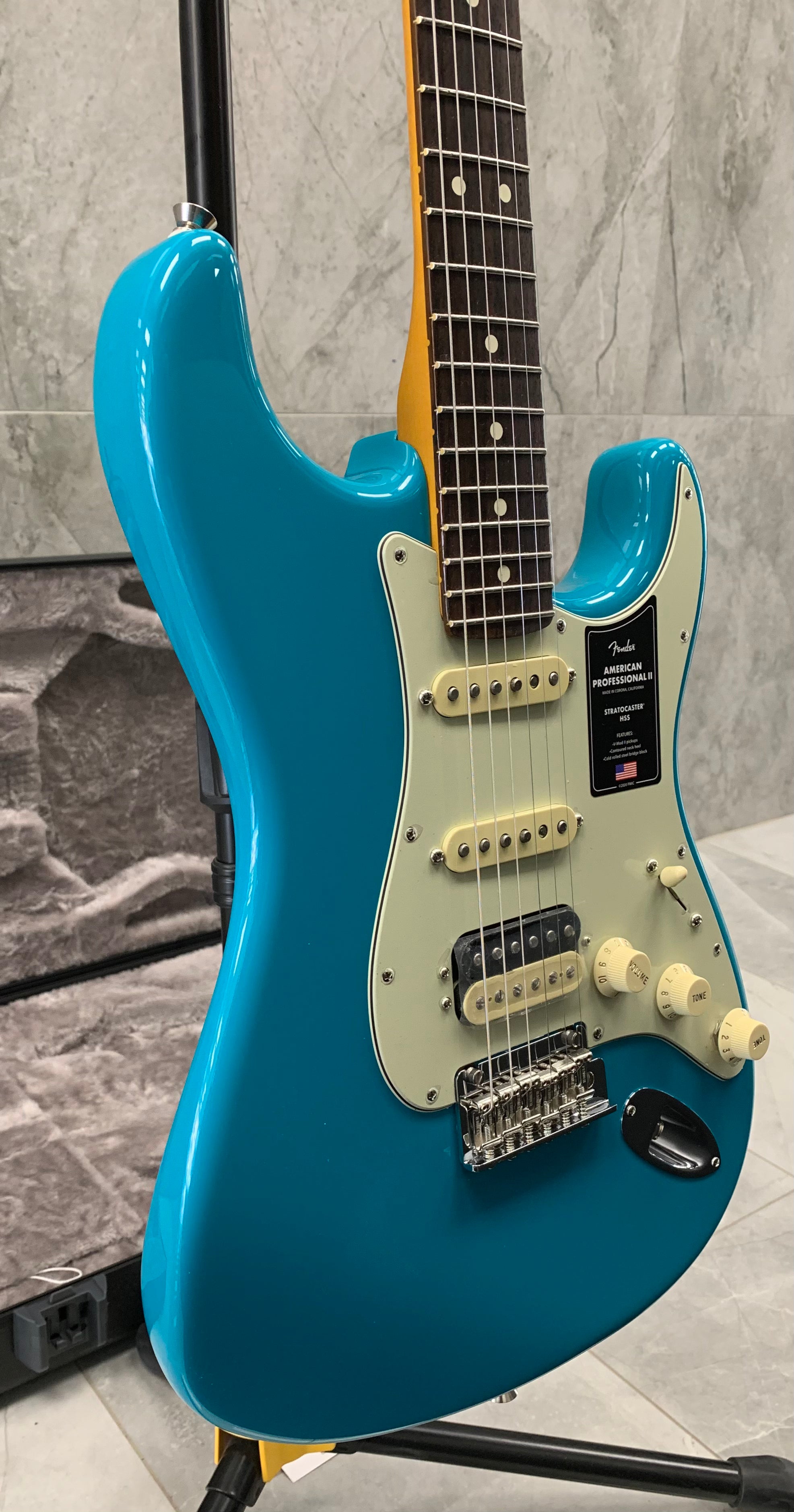 Fender American Professional II Stratocaster HSS Rosewood Fingerboard Miami Blue F-0113910719