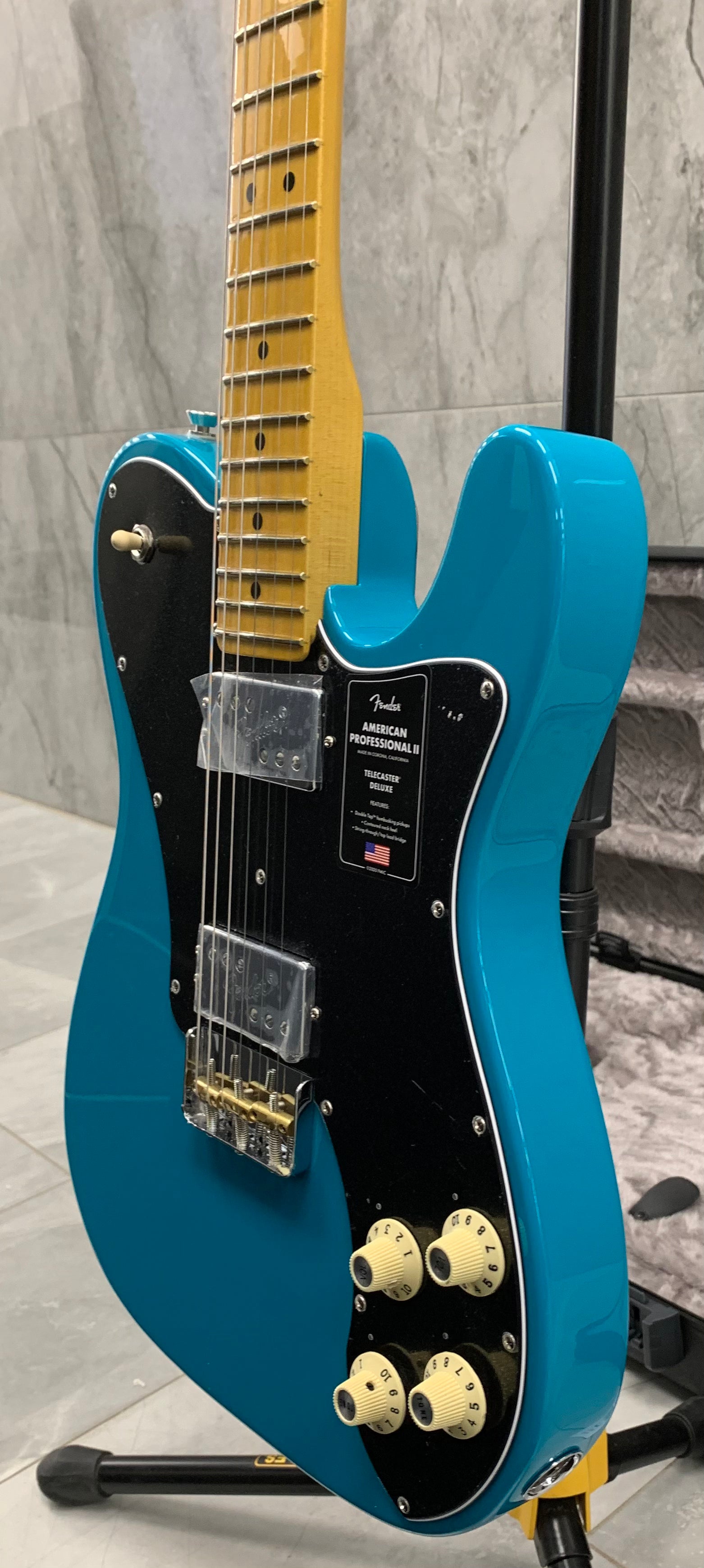 Fender American Professional II Telecaster Deluxe Maple Fingerboard Miami Blue F-0113962719 SERIAL NUMBER US22043942 - 8.0 LBS