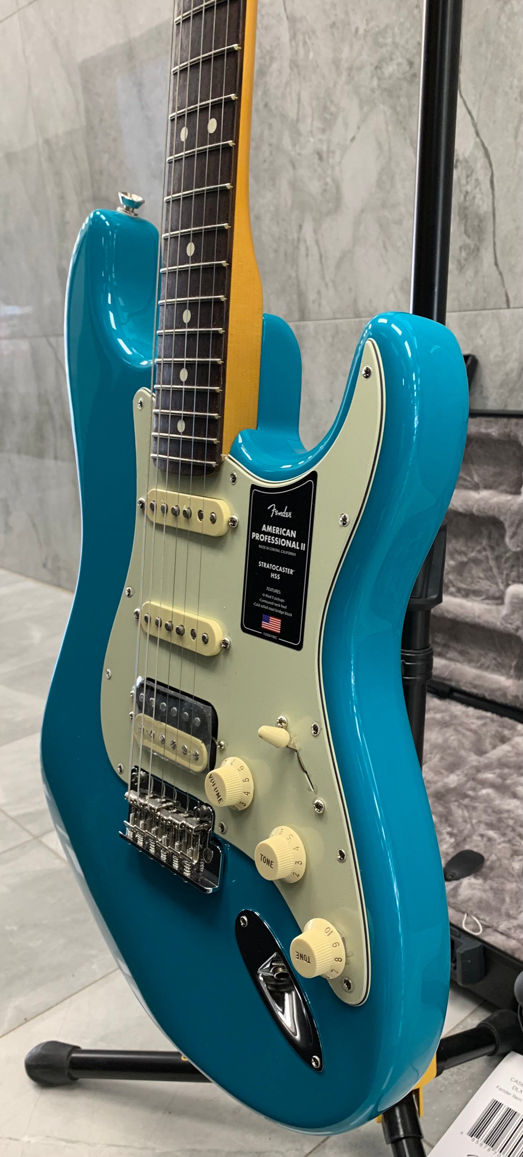 Fender American Professional II Stratocaster HSS Rosewood Fingerboard Miami Blue F-0113910719