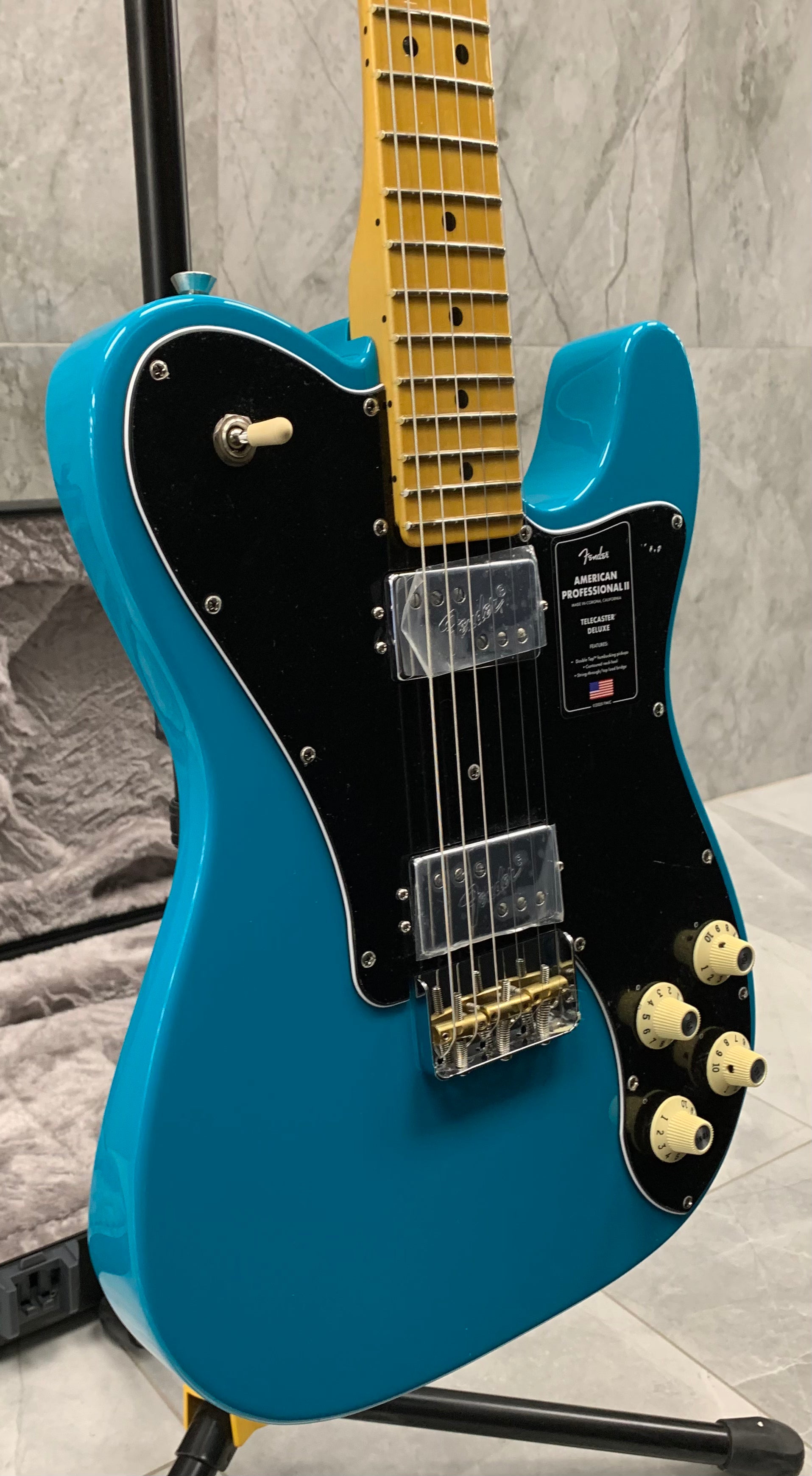 Fender American Professional II Telecaster Deluxe Maple Fingerboard Miami Blue F-0113962719 SERIAL NUMBER US22043942 - 8.0 LBS