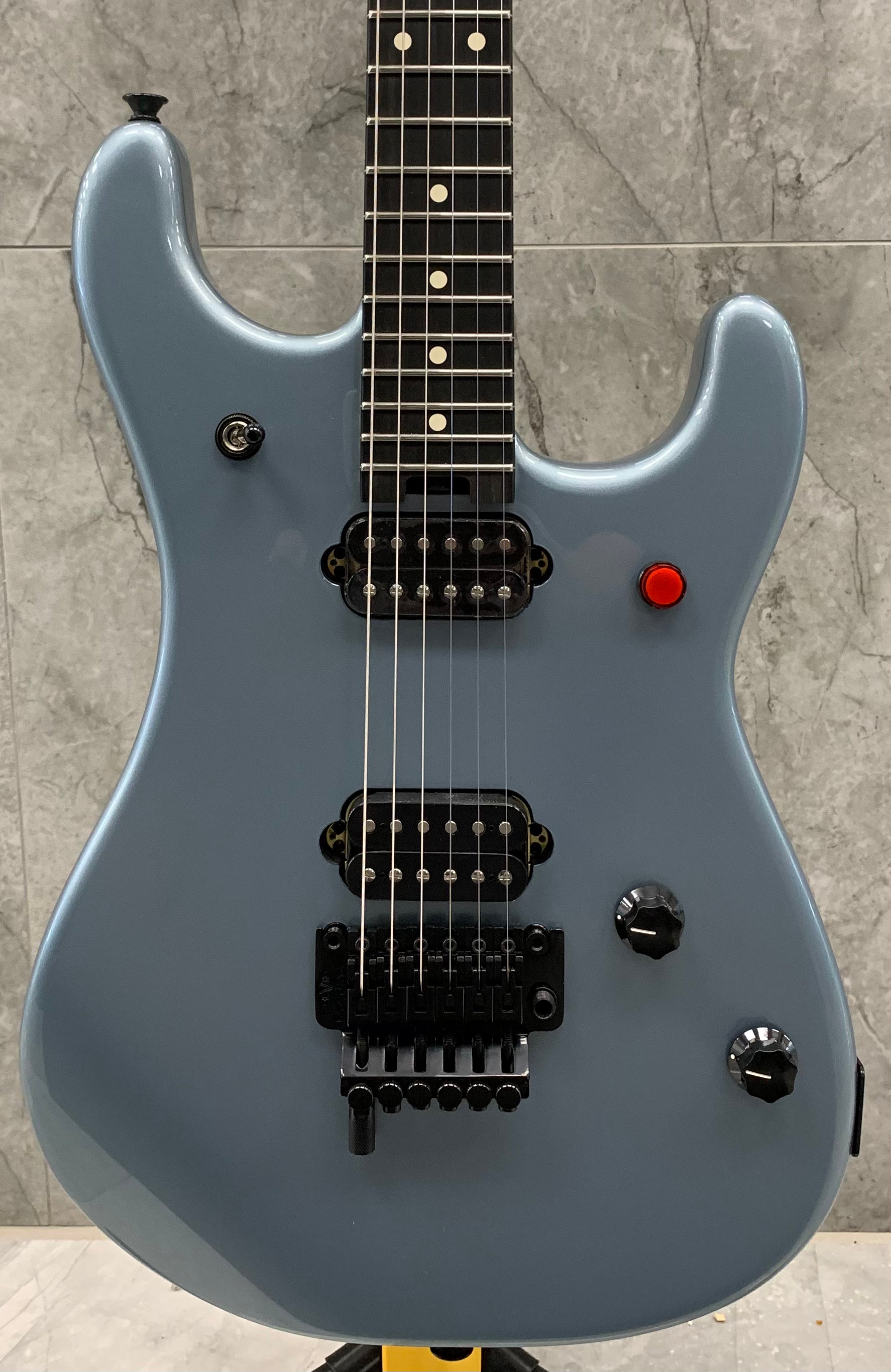 EVH 5150 Series Standard Ebony Fingerboard, Ice Blue Metallic 51080015