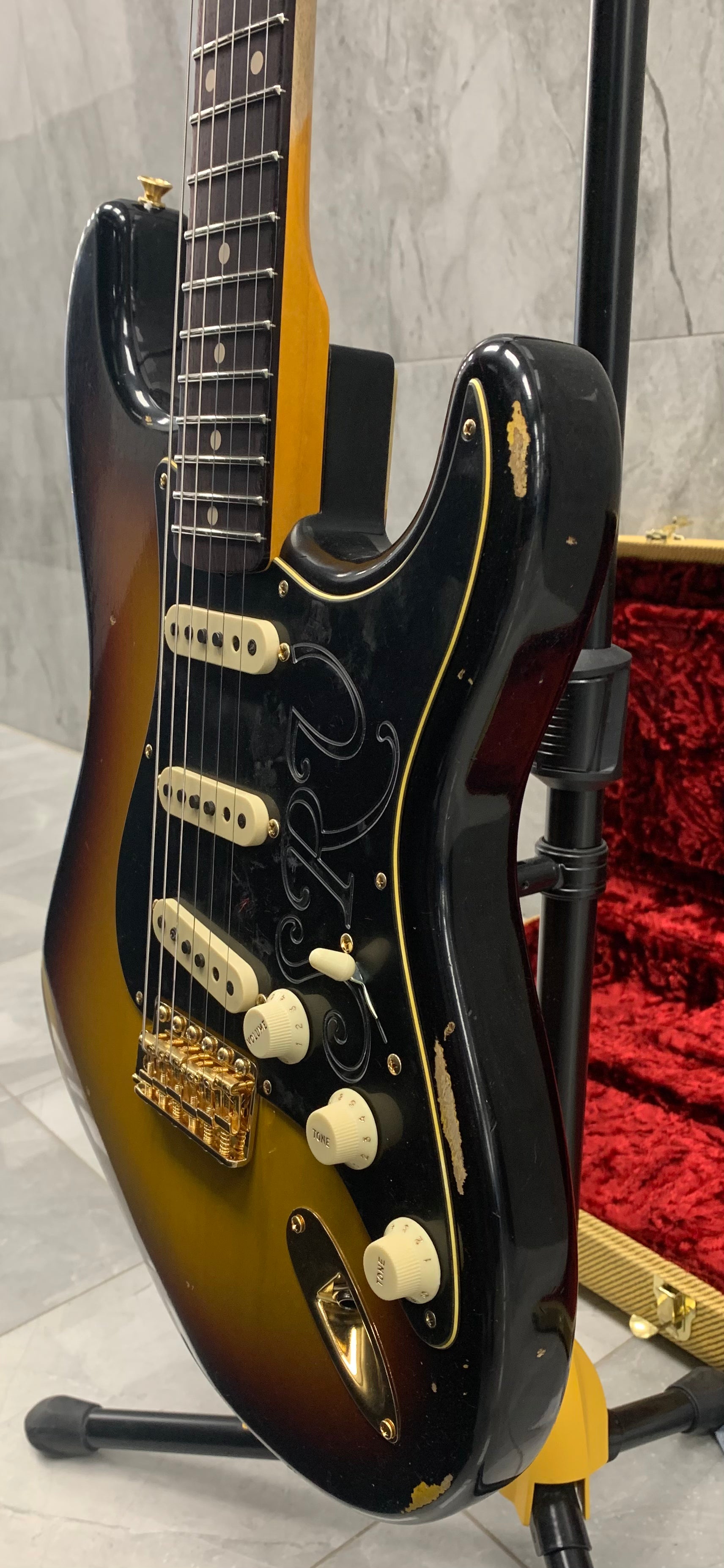 Fender Custom Shop SRV Stevie Ray Vaughan Signature Stratocaster Relic with Closet Classic Hardware, Rosewood Fingerboard, Faded 3-Color Sunburst 9235001087