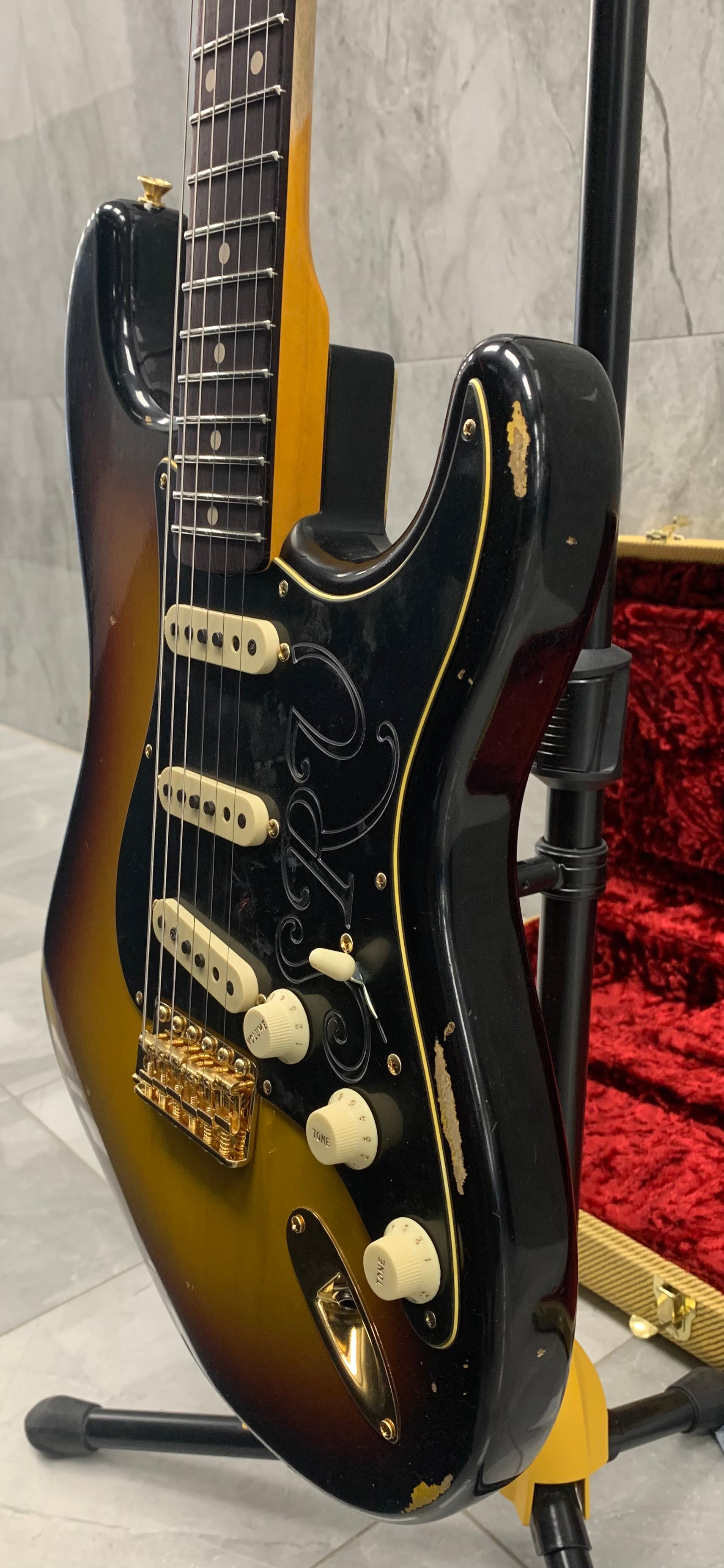 Fender Custom Shop SRV Stevie Ray Vaughan Signature Stratocaster Relic with Closet Classic Hardware, Rosewood Fingerboard, Faded 3-Color Sunburst 9235001087 SERIAL NUMBER CZ566267 - 7.6 LBS