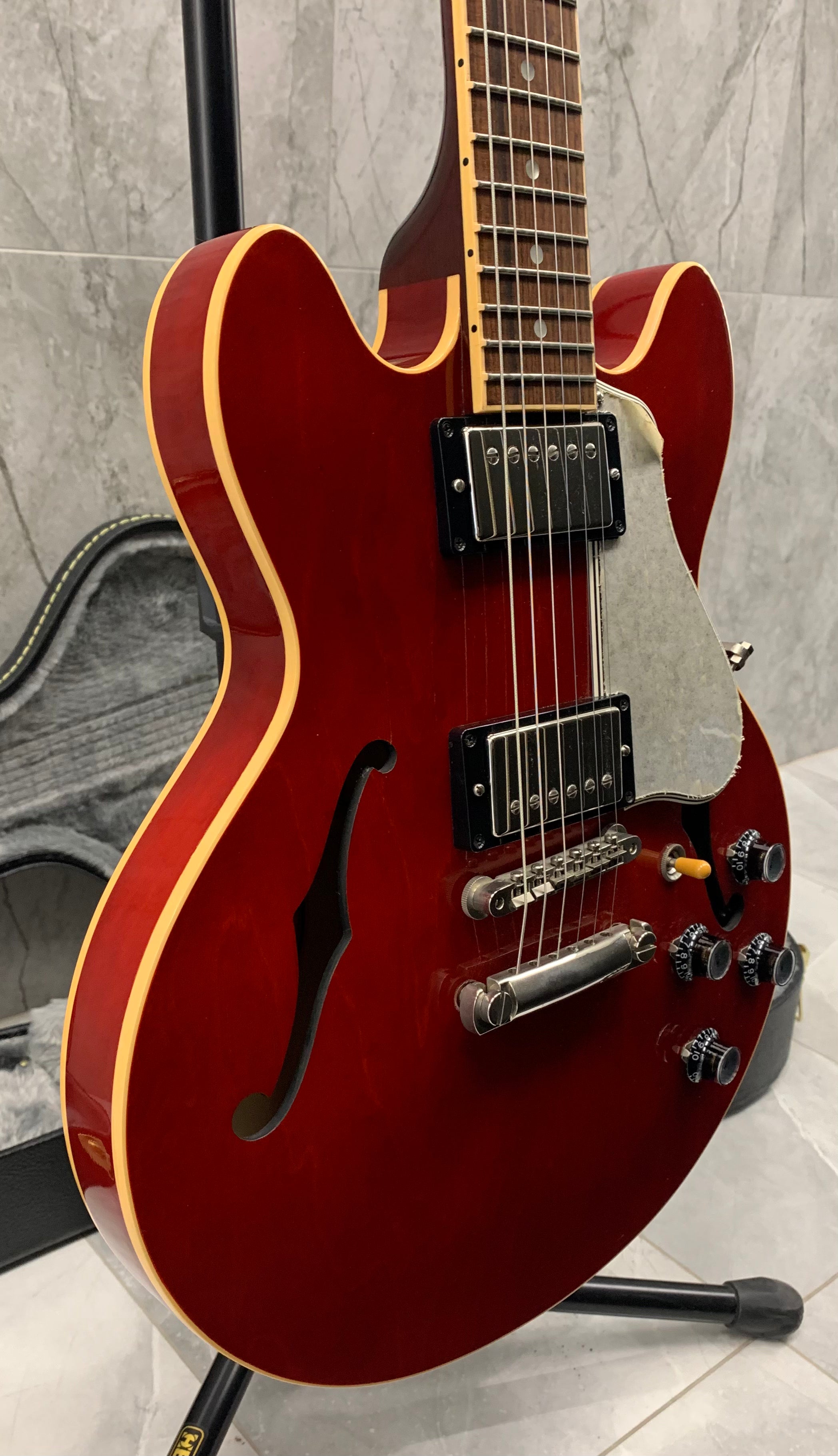 GIBSON ES 339 CHERRY GLOSS FINISH - USED 2008 - SEE PICTURES FOR DETAILS SERIAL NUMBER CS80792 - 8.0 LBS