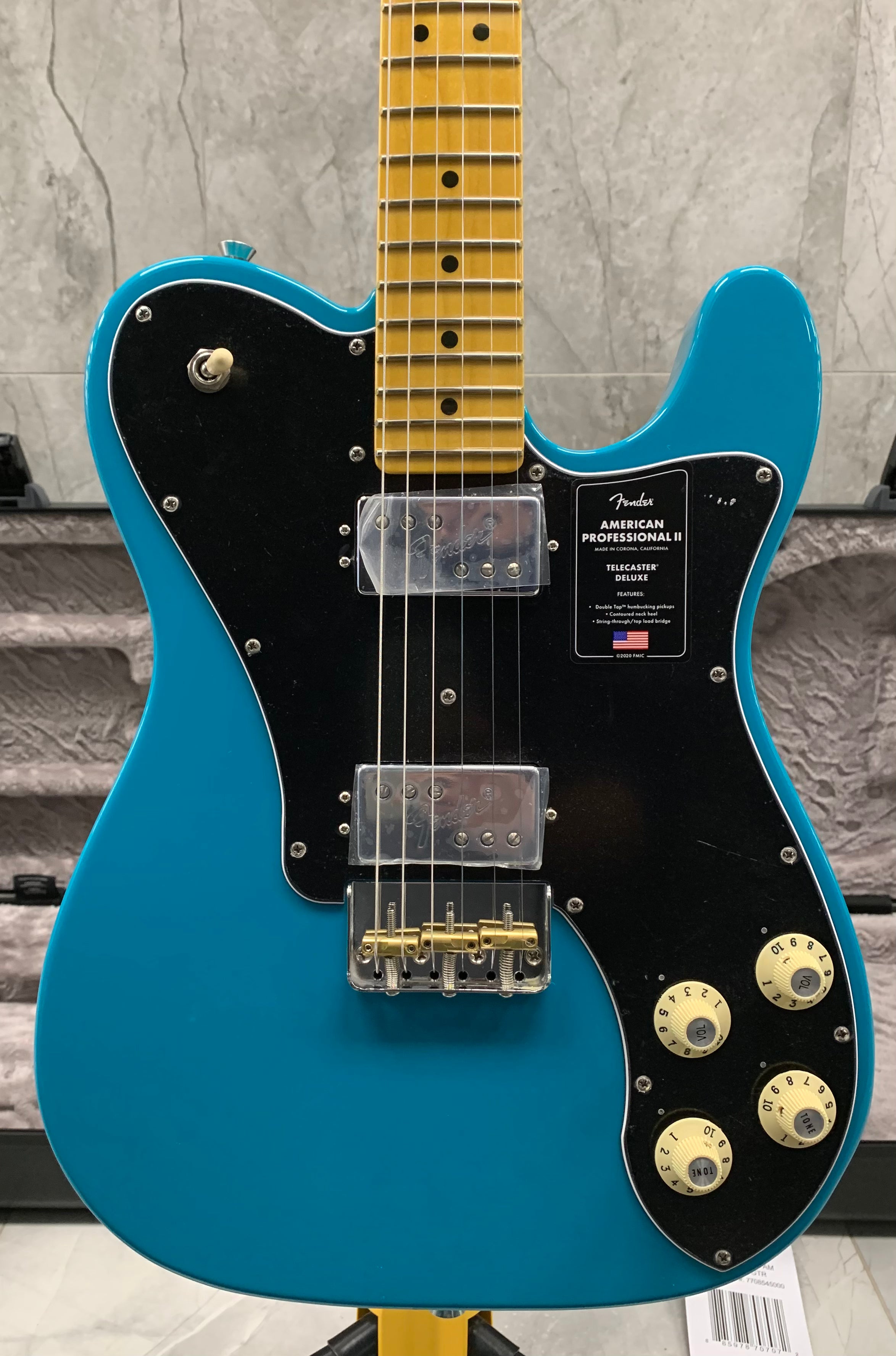 Fender American Professional II Telecaster Deluxe Maple Fingerboard Miami Blue F-0113962719 SERIAL NUMBER US22043942 - 8.0 LBS