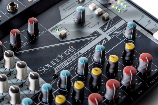 SOUNDCRAFT NOTEPAD-12FX 12-CHANNEL MIXER