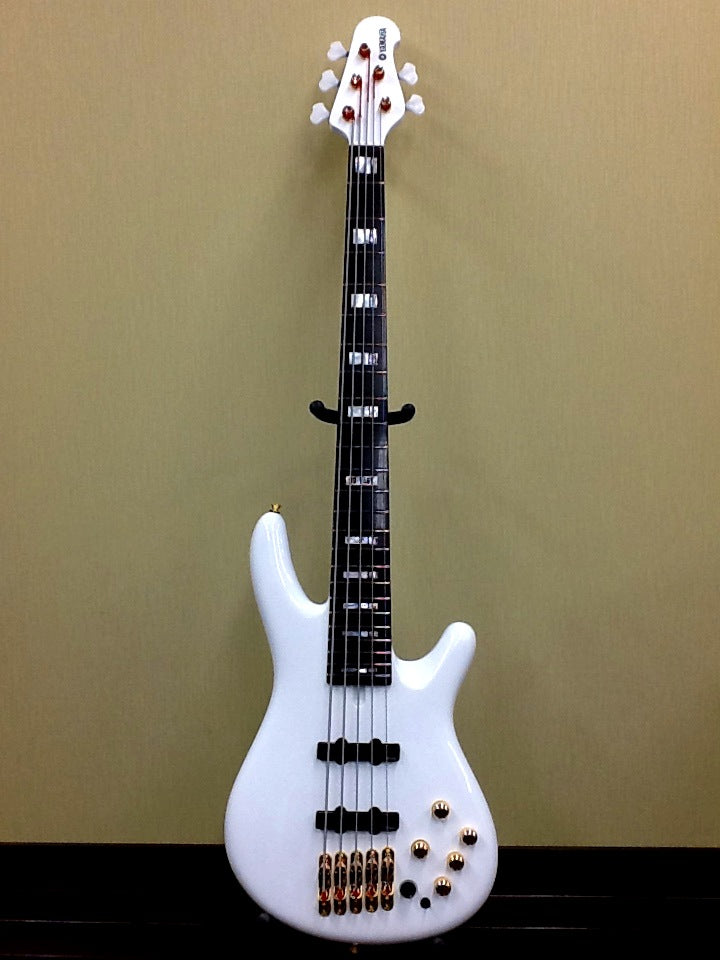 Yamaha 5 String Bass in White BB-NE2 WH